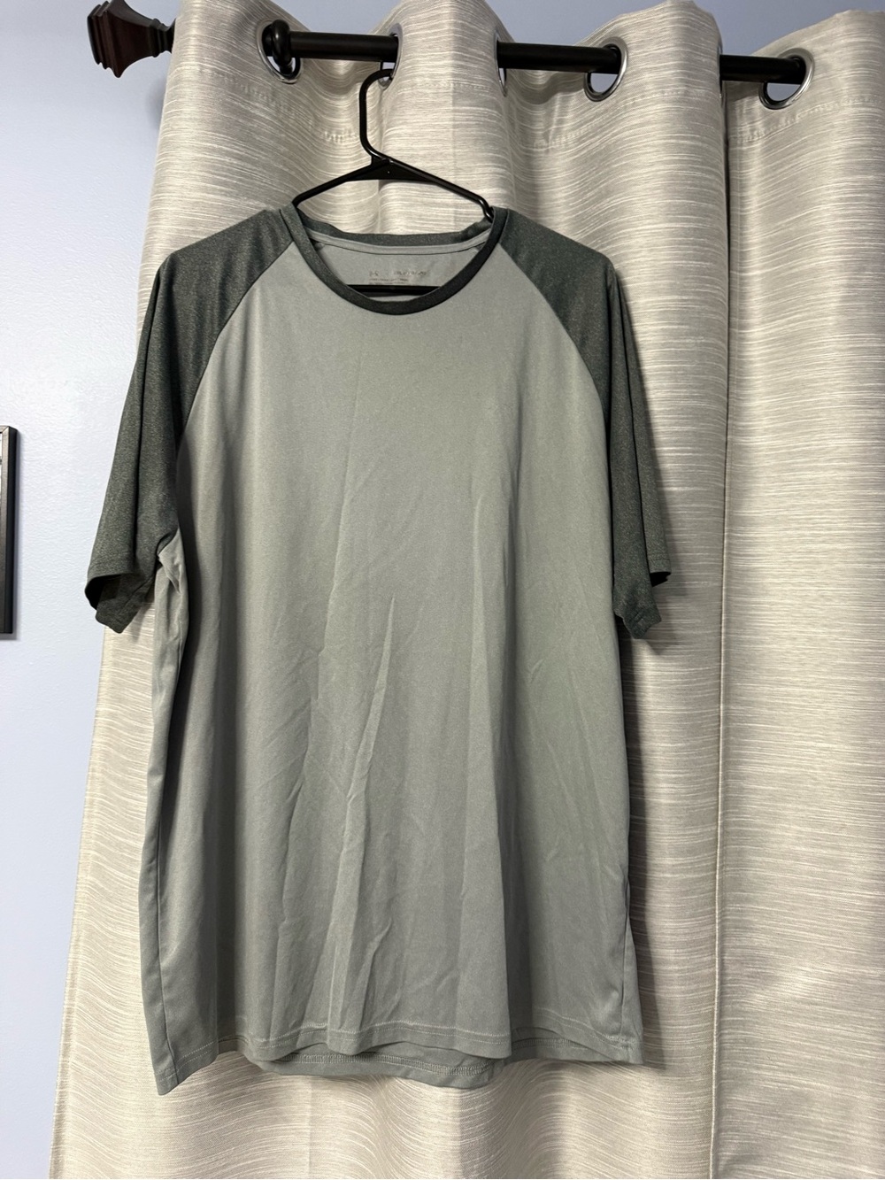 Under Armour Men's Short Sleeve Athletic Shirt - Gray/Charcoal